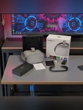 Oculus Go 32GB Standalone Virtual Reality VR Headset MH-A32 (NO CONTROLLER) Used